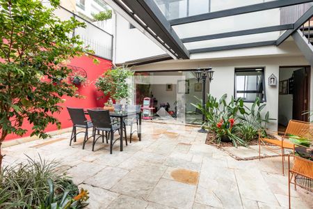 Casa à venda com 339m², 4 quartos e 3 vagasQuintal