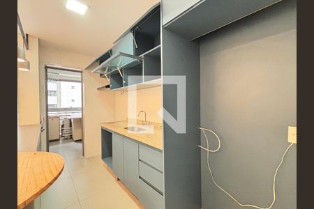 Sala/Cozinha de apartamento à venda com 2 quartos, 71m² em Moema, São Paulo