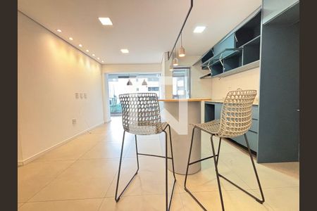 Sala/Cozinha de apartamento à venda com 2 quartos, 71m² em Moema, São Paulo