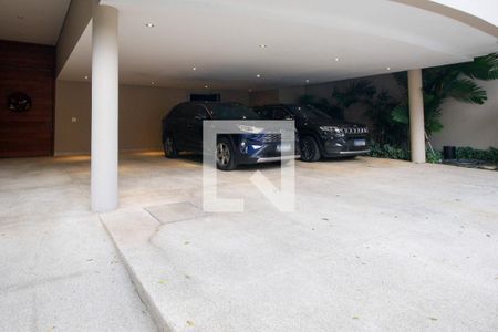 Casa à venda com 640m², 6 quartos e 6 vagas Casa à venda com 640m², 6 quartos e 6 vagasGaragem