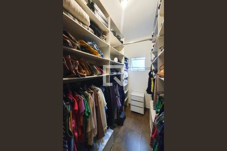 Casa à venda com 565m², 4 quartos e 2 vagasSuíte 3