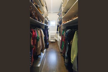 Casa à venda com 565m², 4 quartos e 2 vagasSuíte 3