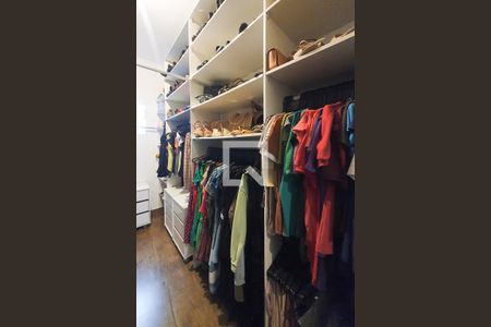 Casa à venda com 565m², 4 quartos e 2 vagasSuíte 3