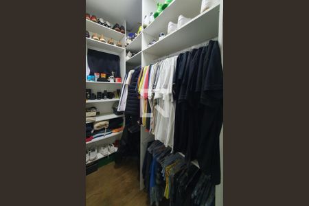 Casa à venda com 565m², 4 quartos e 2 vagasSuíte 2