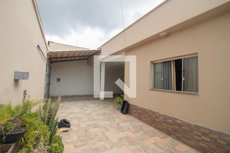 Casa à venda com 360m², 3 quartos e 3 vagas Casa à venda com 360m², 3 quartos e 3 vagasGaragem