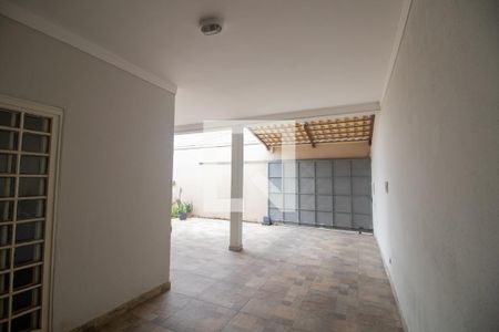 Casa à venda com 360m², 3 quartos e 3 vagas Casa à venda com 360m², 3 quartos e 3 vagasGaragem
