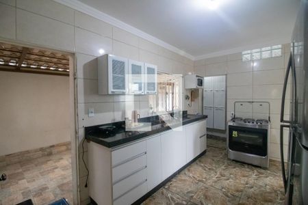 Casa à venda com 360m², 3 quartos e 3 vagas Casa à venda com 360m², 3 quartos e 3 vagasCozinha