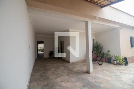 Casa à venda com 360m², 3 quartos e 3 vagas Casa à venda com 360m², 3 quartos e 3 vagasGaragem