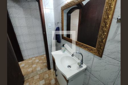 Casa para alugar com 216m², 3 quartos e 2 vagasBanheiro Social