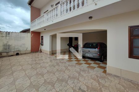 Casa à venda com 190m², 3 quartos e 5 vagasQuintal - Garagem