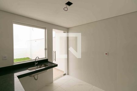 Casa à venda com 130m², 2 quartos e 2 vagas Casa à venda com 130m², 2 quartos e 2 vagasCozinha