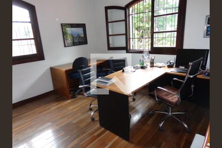 Casa à venda com 440m², 4 quartos e 3 vagas Casa à venda com 440m², 4 quartos e 3 vagasFoto 01