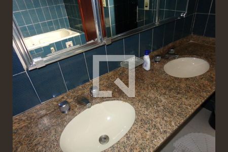 Casa à venda com 440m², 4 quartos e 3 vagas Casa à venda com 440m², 4 quartos e 3 vagasFoto 01