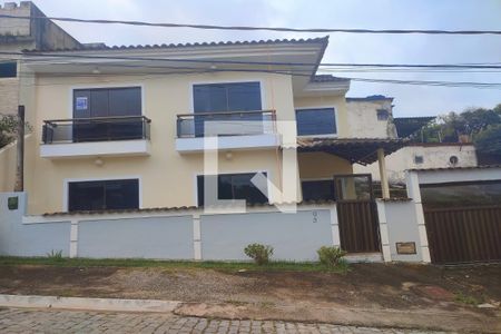 Casa de condomínio para alugar com 300m², 4 quartos e 2 vagas Casa de condomínio para alugar com 300m², 4 quartos e 2 vagasFachada