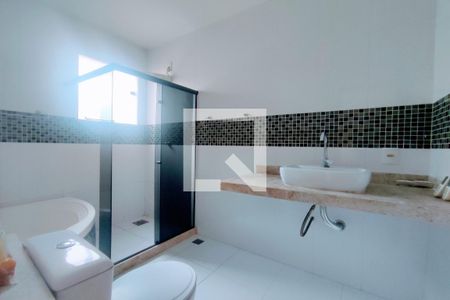 Casa de condomínio para alugar com 300m², 4 quartos e 2 vagas Casa de condomínio para alugar com 300m², 4 quartos e 2 vagas2º Pav - Banheiro da Suite 1