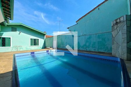 Casa à venda com 300m², 4 quartos e 3 vagas Casa à venda com 300m², 4 quartos e 3 vagasÁrea comum - Piscina