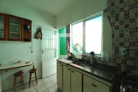 Casa à venda com 300m², 4 quartos e 3 vagas Casa à venda com 300m², 4 quartos e 3 vagasCozinha