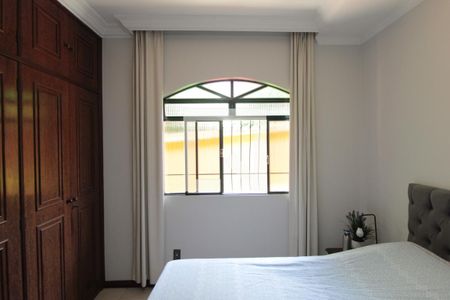 Casa à venda com 260m², 4 quartos e 3 vagasSuite