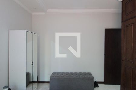 Casa à venda com 260m², 4 quartos e 3 vagasSuite