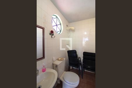 Casa à venda com 260m², 4 quartos e 3 vagasBanheiro de Serviço