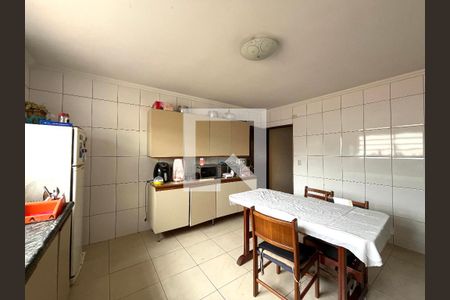 Casa à venda com 270m², 3 quartos e 2 vagas Casa à venda com 270m², 3 quartos e 2 vagasCozinha