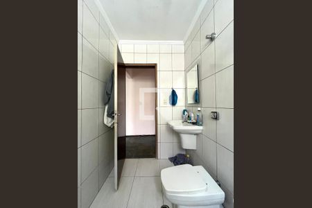 Casa à venda com 270m², 3 quartos e 2 vagas Casa à venda com 270m², 3 quartos e 2 vagasBanheiro