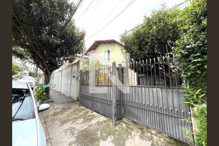 Casa à venda com 270m², 3 quartos e 2 vagas Casa à venda com 270m², 3 quartos e 2 vagasFachada
