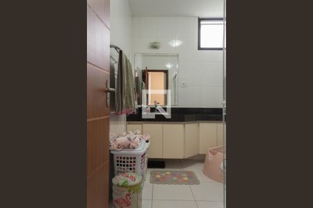 Casa à venda com 185m², 3 quartos e 4 vagasBanheiro da Suíte 1