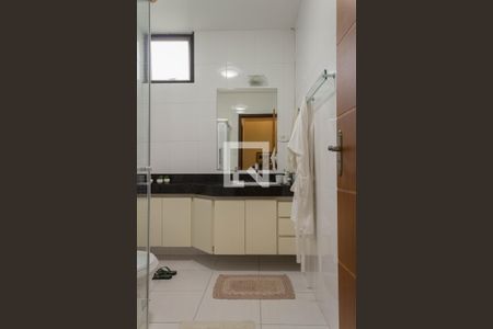 Casa à venda com 185m², 3 quartos e 4 vagasBanheiro 1