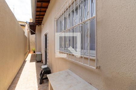 Casa à venda com 158m², 3 quartos e 2 vagasCorredor lateral