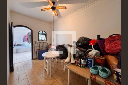 Casa à venda com 219m², 4 quartos e 4 vagasQuarto de Serviço