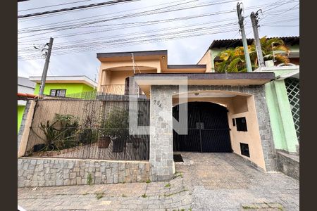 Casa à venda com 219m², 4 quartos e 4 vagasFachada