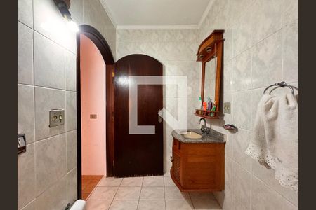 Casa à venda com 219m², 4 quartos e 4 vagasBanheiro de serviço