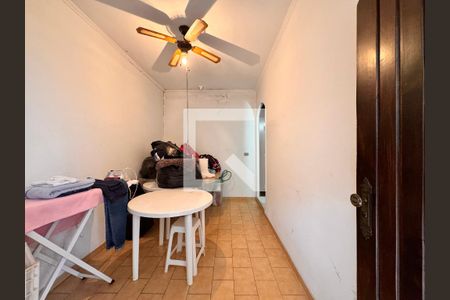 Casa à venda com 219m², 4 quartos e 4 vagasQuarto de Serviço