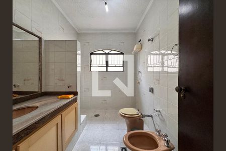 Casa à venda com 219m², 4 quartos e 4 vagasBanheiro 2