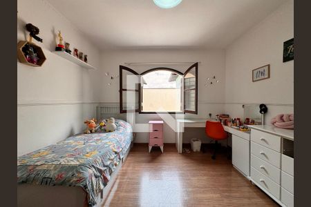 Casa à venda com 219m², 4 quartos e 4 vagasQuarto 2