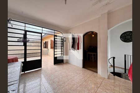 Casa à venda com 219m², 4 quartos e 4 vagasLavanderia