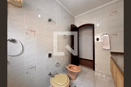 Casa à venda com 219m², 4 quartos e 4 vagasBanheiro 2