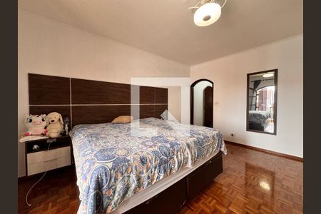 Casa à venda com 219m², 4 quartos e 4 vagasSuite