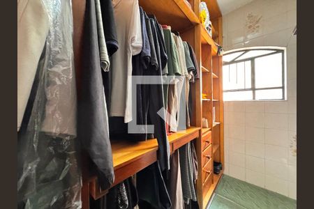 Casa à venda com 219m², 4 quartos e 4 vagasCloset da suíte