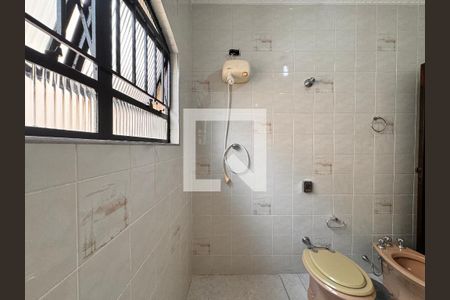 Casa à venda com 219m², 4 quartos e 4 vagasBanheiro 2