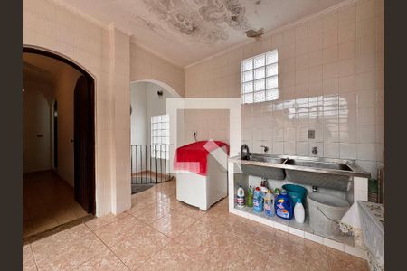 Casa à venda com 219m², 4 quartos e 4 vagasLavanderia