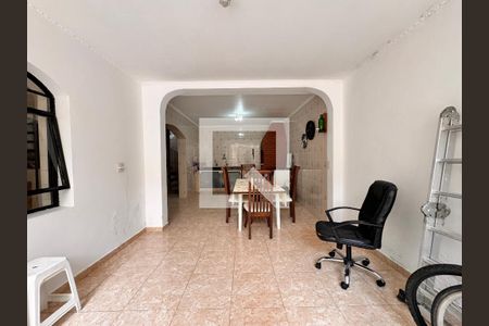 Casa à venda com 219m², 4 quartos e 4 vagasVaranda gourmet