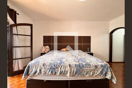 Casa à venda com 219m², 4 quartos e 4 vagasSuite