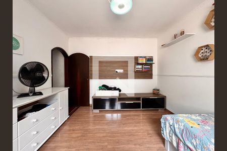 Casa à venda com 219m², 4 quartos e 4 vagasQuarto 2