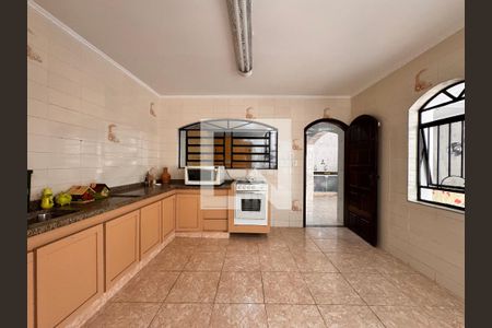 Casa à venda com 219m², 4 quartos e 4 vagasCozinha 