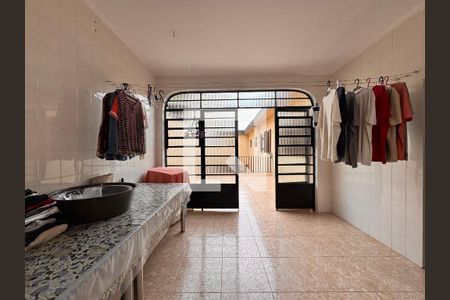 Casa à venda com 219m², 4 quartos e 4 vagasLavanderia