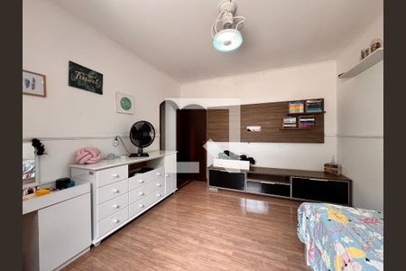 Casa à venda com 219m², 4 quartos e 4 vagasQuarto 2