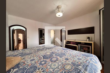 Casa à venda com 219m², 4 quartos e 4 vagasSuite