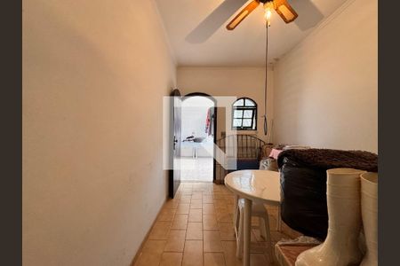 Casa à venda com 219m², 4 quartos e 4 vagasQuarto de Serviço